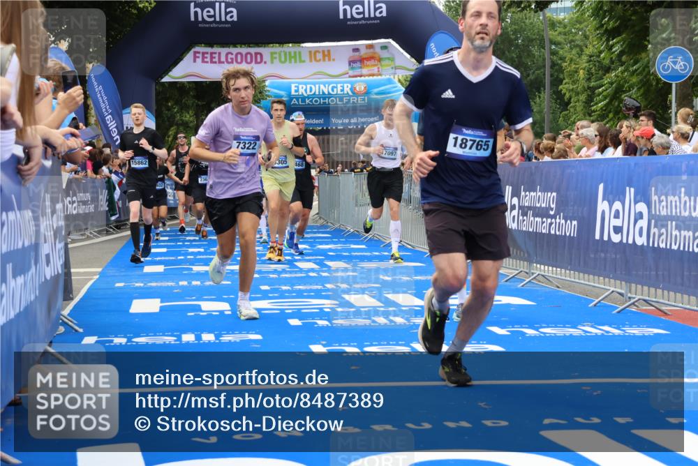 29.06.2025 - hella hamburg halbmarathon Strokosch-Dieckow http://msf.ph/oto/8487389 29.06.2025 10:44:30 Ziel 1057, 1468, 1782, 2365, 2402, 3305, 4310, 4691, 4991, 5476, 6490, 6495, 7322, 7710, 8928, 12327, 12554, 12711, 14351, 14464, 14667, 14798, 14816, 15862, 16224, 16803, 17097, 17729, 18107, 18464, 18539, 18560, 18765, 18806, 19206 meine-sportfotos.de