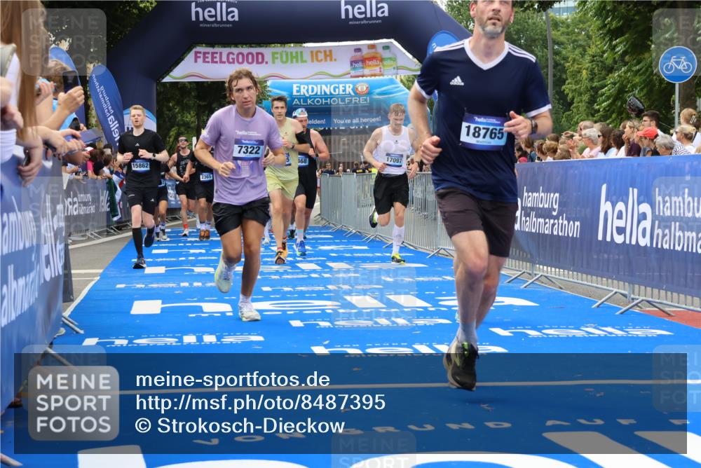 29.06.2025 - hella hamburg halbmarathon Strokosch-Dieckow http://msf.ph/oto/8487395 29.06.2025 10:44:30 Ziel 1057, 1468, 1782, 2365, 2402, 3305, 4310, 4691, 4991, 5476, 6490, 6495, 7322, 7710, 8928, 12327, 12554, 12711, 14351, 14464, 14667, 14798, 14816, 15862, 16224, 16803, 17097, 17729, 18107, 18464, 18539, 18560, 18765, 18806, 19206 meine-sportfotos.de