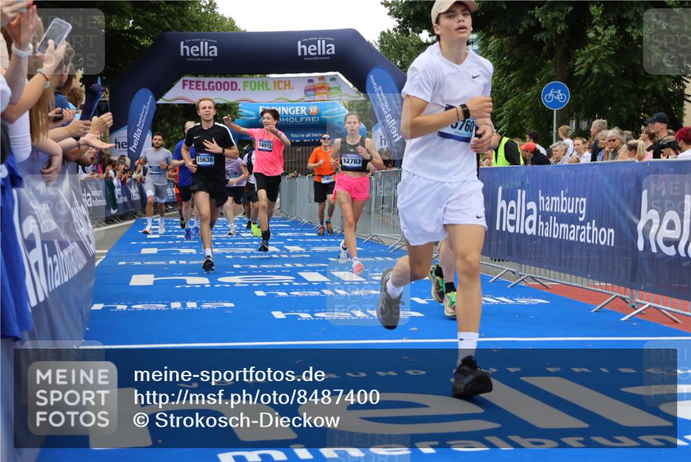 29.06.2025 - hella hamburg halbmarathon Strokosch-Dieckow http://msf.ph/oto/8487400 29.06.2025 10:45:14 Ziel 2188, 2270, 2367, 2470, 3186, 5706, 6054, 6375, 6575, 6819, 7087, 9105, 9302, 10064, 11469, 12783, 15563, 15636, 15651, 15741, 15760, 16513, 16685, 16689, 17120, 17499, 17960, 18346, 18718 meine-sportfotos.de