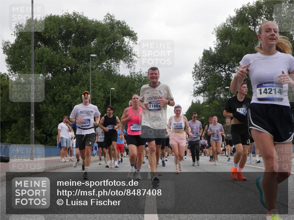 29.06.2025 - hella hamburg halbmarathon Luisa Fischer http://msf.ph/oto/8487408 29.06.2025 10:53:04 Kennedybrücke 10617, 19135, 1186, 1040, 16012, 10038, 764, 17408, 14184, 9162, 14214, 1805, 2541, 2997, 4589, 5106, 9015, 9162, 10038 meine-sportfotos.de