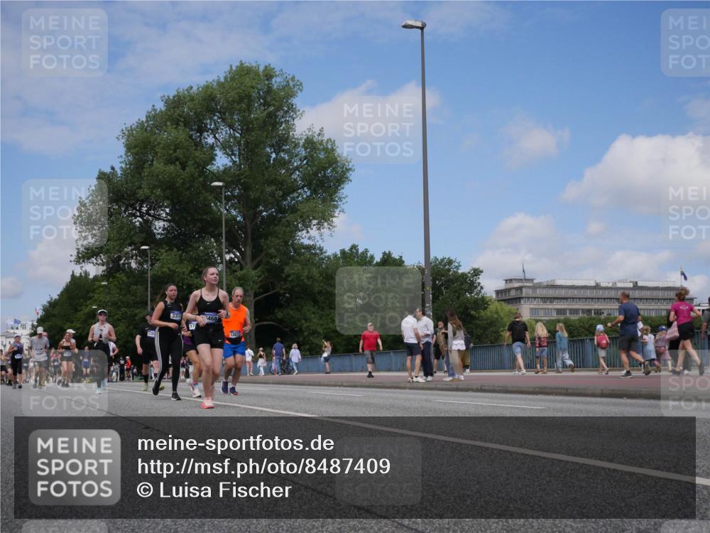 29.06.2025 - hella hamburg halbmarathon Luisa Fischer http://msf.ph/oto/8487409 29.06.2025 11:25:24 Kennedybrücke 1394, 3351, 468, 12672, 3351, 3371, 3624, 3651, 3833, 6216, 7361, 7762, 9746 meine-sportfotos.de