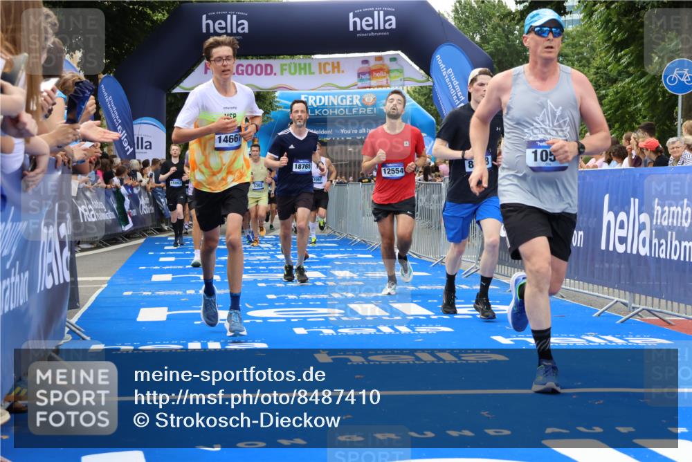 29.06.2025 - hella hamburg halbmarathon Strokosch-Dieckow http://msf.ph/oto/8487410 29.06.2025 10:44:27 Ziel 1057, 1468, 1902, 2365, 2402, 3305, 4310, 4691, 5476, 6495, 7191, 7322, 7710, 8928, 12327, 12554, 14464, 14667, 15862, 16803, 17097, 17729, 18539, 18765, 18806 meine-sportfotos.de