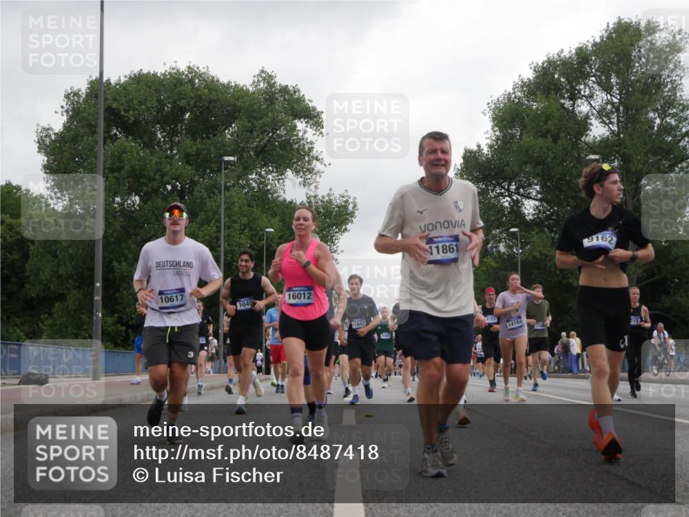 29.06.2025 - hella hamburg halbmarathon Luisa Fischer http://msf.ph/oto/8487418 29.06.2025 10:53:05 Kennedybrücke 10617, 1040, 16012, 17647, 11861, 9162, 14184, 1740, 015, 1805, 2541, 2997, 4589, 5106, 9015, 9162, 10038 meine-sportfotos.de