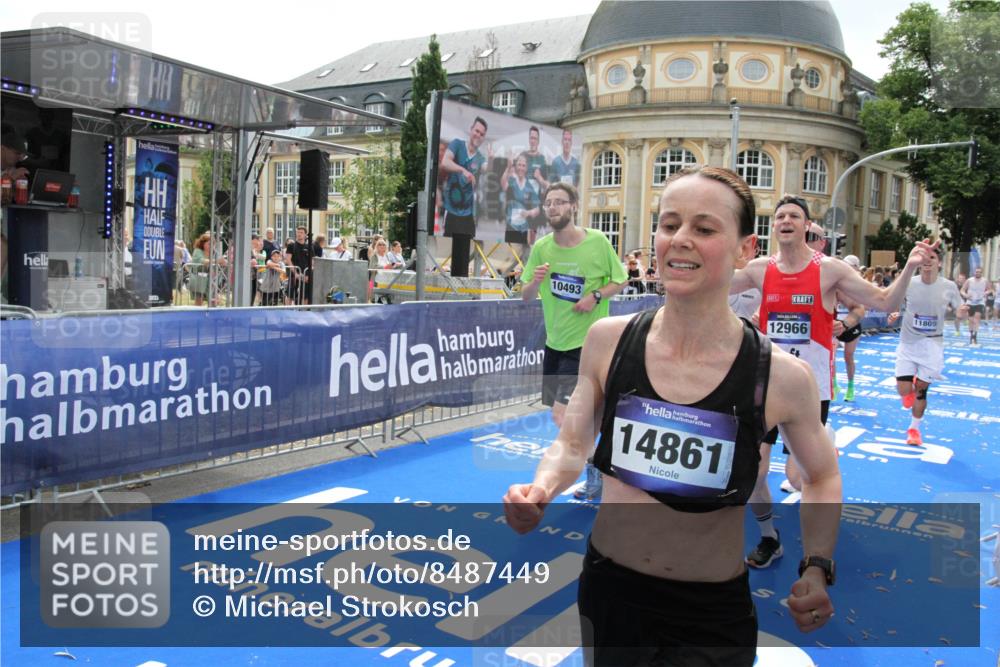 29.06.2025 - hella hamburg halbmarathon Michael Strokosch http://msf.ph/oto/8487449 29.06.2025 10:43:58 Ziel 3697, 3907, 4981, 5624, 5692, 8063, 8145, 8900, 9043, 10493, 10596, 11809, 12438, 12966, 14861, 15383, 16549, 17376, 17403, 18678 meine-sportfotos.de