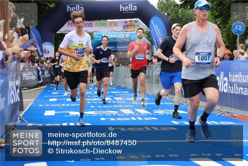 29.06.2025 - hella hamburg halbmarathon Strokosch-Dieckow http://msf.ph/oto/8487450 29.06.2025 10:44:27 Ziel 1057, 1468, 1902, 2365, 2402, 3305, 4310, 4691, 5476, 6495, 7191, 7322, 7710, 8928, 12327, 12554, 14464, 14667, 15862, 16803, 17097, 17729, 18539, 18765, 18806 meine-sportfotos.de