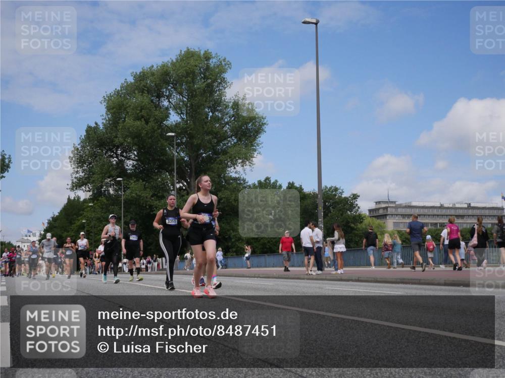 29.06.2025 - hella hamburg halbmarathon Luisa Fischer http://msf.ph/oto/8487451 29.06.2025 11:25:25 Kennedybrücke 13949, 3351, 3351, 3624, 3833, 6216, 7361, 7762, 9746 meine-sportfotos.de