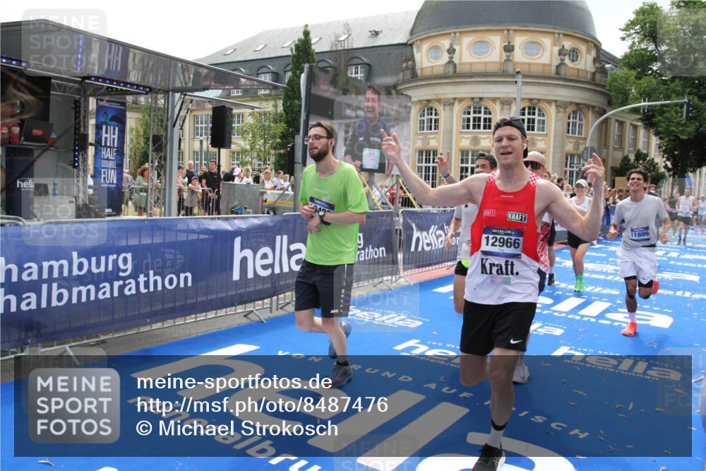 29.06.2025 - hella hamburg halbmarathon Michael Strokosch http://msf.ph/oto/8487476 29.06.2025 10:43:59 Ziel 3697, 3907, 4981, 5624, 8063, 8145, 8900, 9043, 10493, 10596, 11809, 12438, 12966, 14861, 15383, 16549, 17376, 17403, 18678 meine-sportfotos.de