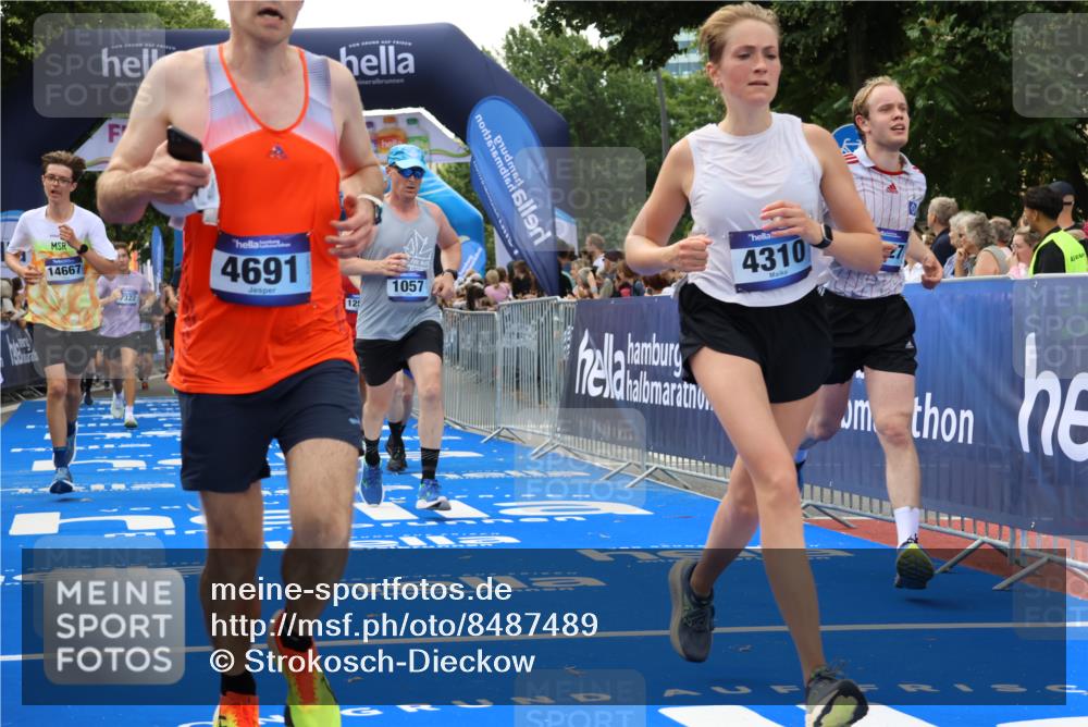 29.06.2025 - hella hamburg halbmarathon Strokosch-Dieckow http://msf.ph/oto/8487489 29.06.2025 10:44:26 Ziel 1057, 1468, 1902, 3305, 4310, 4691, 7191, 7322, 7710, 8928, 12327, 12554, 14464, 14667, 15862, 16803, 17097, 17729, 18765, 18806 meine-sportfotos.de