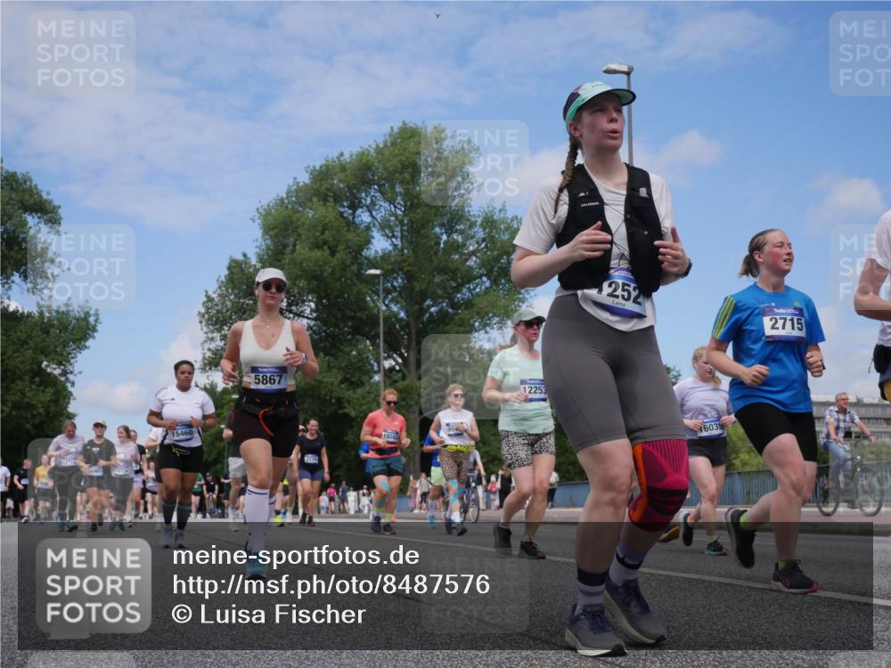 29.06.2025 - hella hamburg halbmarathon Luisa Fischer http://msf.ph/oto/8487576 29.06.2025 11:25:47 Kennedybrücke 12714, 4961, 1271, 15460, 5867, 19243, 12253, 252, 2715, 6035, 1252, 2446, 2715, 3036, 3664, 3665, 5867, 6069, 6889, 7540, 8044, 9049, 9623, 10699 meine-sportfotos.de