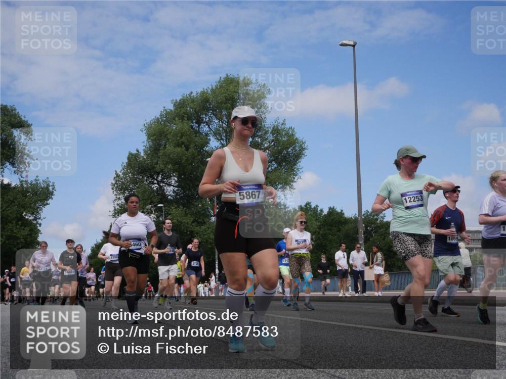 29.06.2025 - hella hamburg halbmarathon Luisa Fischer http://msf.ph/oto/8487583 29.06.2025 11:25:48 Kennedybrücke 12714, 14331, 12962, 5460, 5867, 3126, 1715, 904, 12253, 1009, 1252, 2446, 2715, 3036, 3126, 3664, 3665, 5867, 6069, 6889, 7540, 8044, 9049, 9623, 10699 meine-sportfotos.de