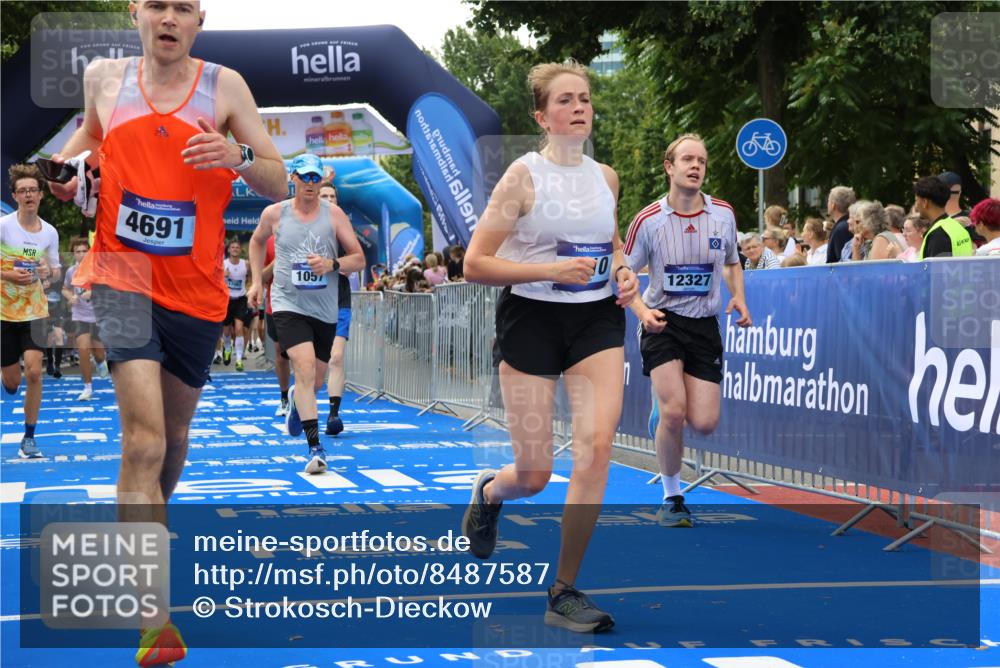 29.06.2025 - hella hamburg halbmarathon Strokosch-Dieckow http://msf.ph/oto/8487587 29.06.2025 10:44:26 Ziel 1057, 1468, 1902, 3305, 4310, 4691, 7191, 7322, 7710, 8928, 12327, 12554, 14464, 14667, 15862, 16803, 17097, 17729, 18765, 18806 meine-sportfotos.de
