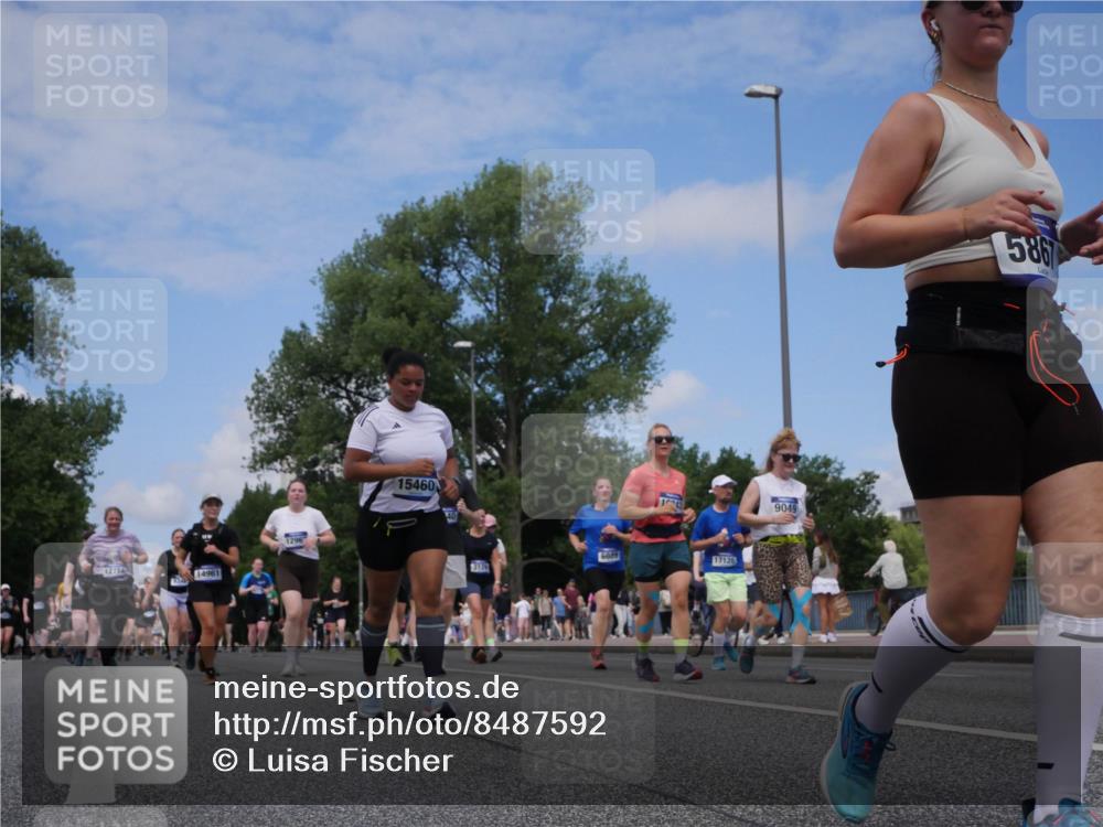 29.06.2025 - hella hamburg halbmarathon Luisa Fischer http://msf.ph/oto/8487592 29.06.2025 11:25:49 Kennedybrücke 12714, 14961, 1296, 15460, 3129, 6889, 17126, 9049, 5867, 1252, 2715, 3036, 3126, 3128, 3664, 3665, 5867, 6069, 6889, 7540, 8044, 9049, 10699 meine-sportfotos.de