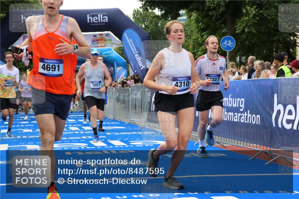 29.06.2025 - hella hamburg halbmarathon Strokosch-Dieckow http://msf.ph/oto/8487595 29.06.2025 10:44:26 Ziel 1057, 1468, 1902, 3305, 4310, 4691, 7191, 7322, 7710, 8928, 12327, 12554, 14464, 14667, 15862, 16803, 17097, 17729, 18765, 18806 meine-sportfotos.de