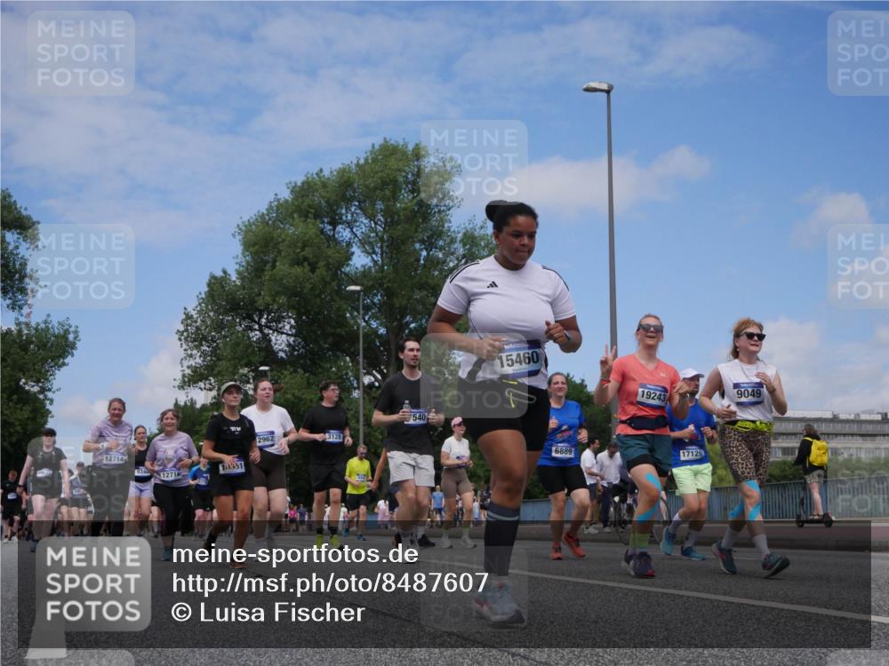 29.06.2025 - hella hamburg halbmarathon Luisa Fischer http://msf.ph/oto/8487607 29.06.2025 11:25:50 Kennedybrücke 40130, 12714, 9346, 2962, 3128, 12718, 10351, 540, 15460, 19243, 9049, 6889, 17126, 1252, 2715, 3036, 3126, 3128, 3664, 3665, 5867, 6069, 6889, 7540, 8044, 9049, 10699 meine-sportfotos.de