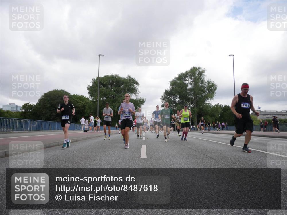 29.06.2025 - hella hamburg halbmarathon Luisa Fischer http://msf.ph/oto/8487618 29.06.2025 10:53:11 Kennedybrücke 19024, 17538, 14389, 14390, 4589, 1525, 2541, 2927, 3070, 4589, 5106, 5997, 6680, 6694, 6989, 8254, 9015, 9261, 10038, 10704 meine-sportfotos.de