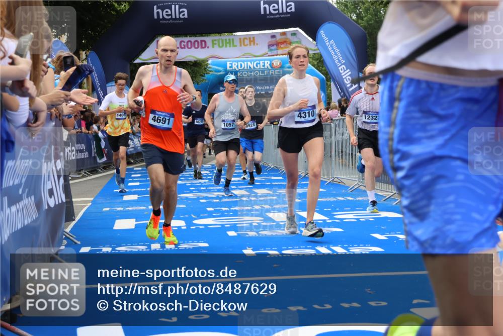 29.06.2025 - hella hamburg halbmarathon Strokosch-Dieckow http://msf.ph/oto/8487629 29.06.2025 10:44:25 Ziel 1057, 1220, 1902, 3305, 4310, 4691, 7191, 7322, 8928, 12327, 12528, 12554, 14464, 14667, 15862, 16547, 16803, 17097, 17729, 18765, 18806 meine-sportfotos.de
