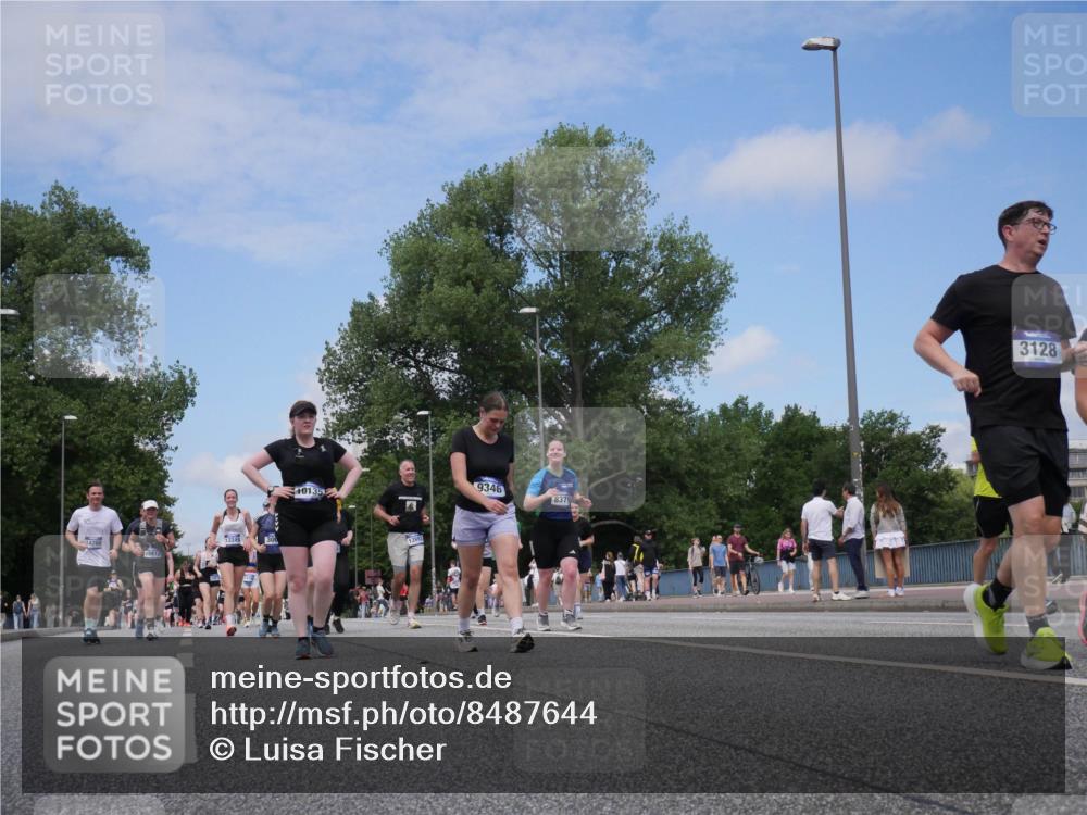 29.06.2025 - hella hamburg halbmarathon Luisa Fischer http://msf.ph/oto/8487644 29.06.2025 11:25:55 Kennedybrücke 10, 14260, 15812, 12249, 10135, 12613, 9346, 8379, 3128, 2658, 3067, 3126, 3128, 3514, 3664, 3665, 5377, 5383, 5723, 6889, 7540, 8044, 8379, 9049, 9346, 10135 meine-sportfotos.de