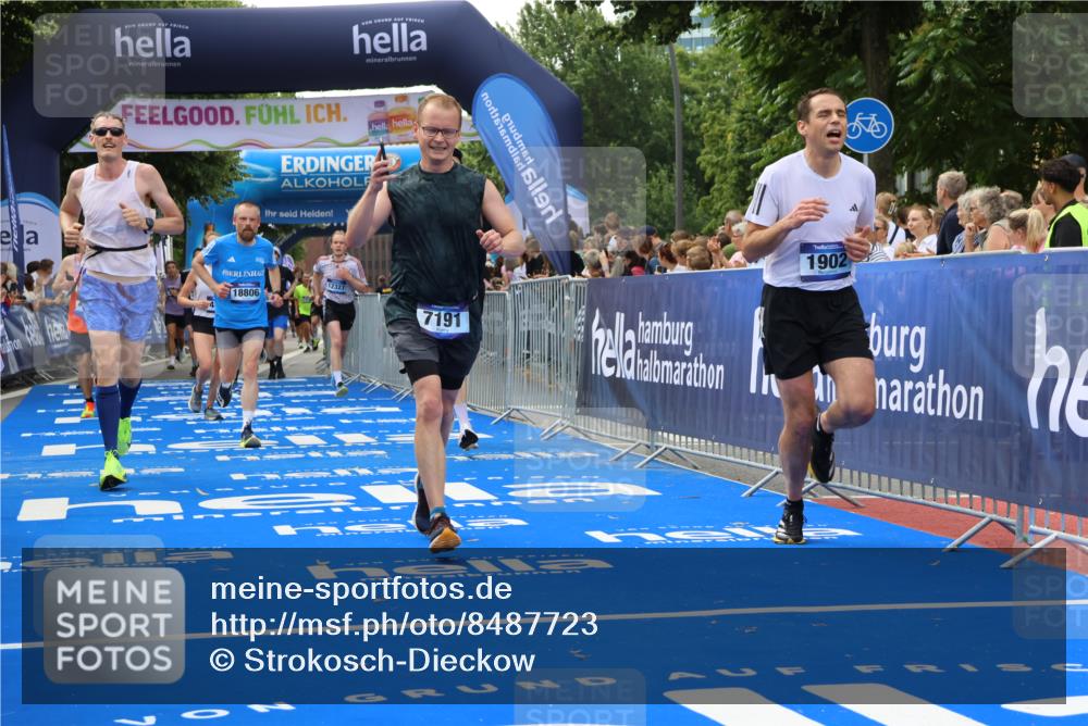 29.06.2025 - hella hamburg halbmarathon Strokosch-Dieckow http://msf.ph/oto/8487723 29.06.2025 10:44:22 Ziel 1057, 1220, 1413, 1415, 1902, 4310, 4691, 5275, 7191, 8722, 8928, 9444, 12327, 12528, 12554, 14464, 14667, 16547, 16803, 16893, 17729, 18806 meine-sportfotos.de