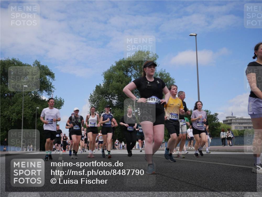 29.06.2025 - hella hamburg halbmarathon Luisa Fischer http://msf.ph/oto/8487790 29.06.2025 11:25:59 Kennedybrücke 10, 14260, 3499, 6067, 12249, 15812, 3514, 3672, 10135, 5723, 1265, 12709, 2658, 3067, 3126, 3128, 3514, 3665, 5377, 5383, 5723, 8044, 8379, 9346, 10135 meine-sportfotos.de
