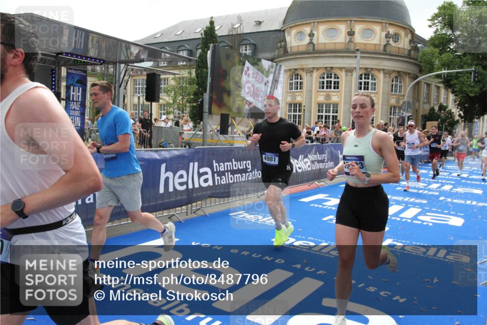 29.06.2025 - hella hamburg halbmarathon Michael Strokosch http://msf.ph/oto/8487796 29.06.2025 10:44:05 Ziel 1391, 1558, 2816, 4981, 6705, 8063, 8900, 9081, 10596, 11346, 13123, 15383, 16506, 16697, 17516, 17977, 18004 meine-sportfotos.de