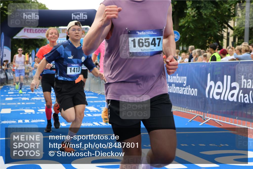 29.06.2025 - hella hamburg halbmarathon Strokosch-Dieckow http://msf.ph/oto/8487801 29.06.2025 10:44:19 Ziel 1057, 1220, 1413, 1415, 1902, 4310, 4691, 5275, 5884, 7005, 7191, 8722, 9444, 12159, 12327, 12528, 14687, 15225, 16301, 16316, 16547, 16803, 16893, 18691, 18806 meine-sportfotos.de