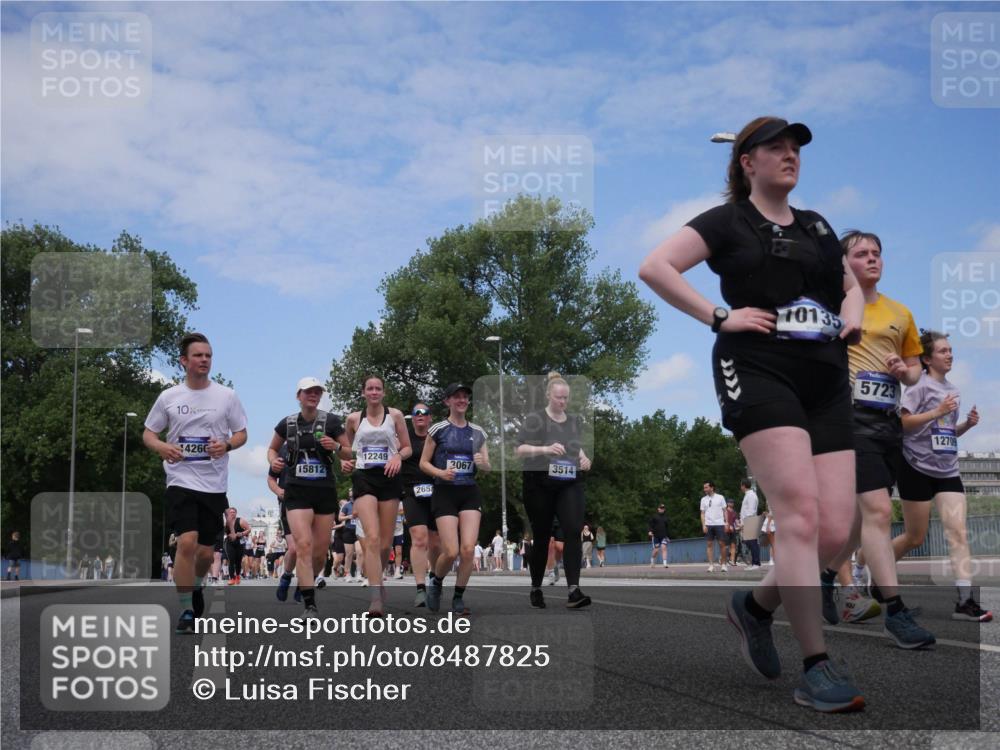 29.06.2025 - hella hamburg halbmarathon Luisa Fischer http://msf.ph/oto/8487825 29.06.2025 11:26:00 Kennedybrücke 10, 426, 15812, 12249, 265, 265, 3067, 3514, 10135, 5723, 12709, 2078, 2658, 3067, 3126, 3128, 3514, 5377, 5383, 5723, 8044, 8379, 9346, 10135 meine-sportfotos.de