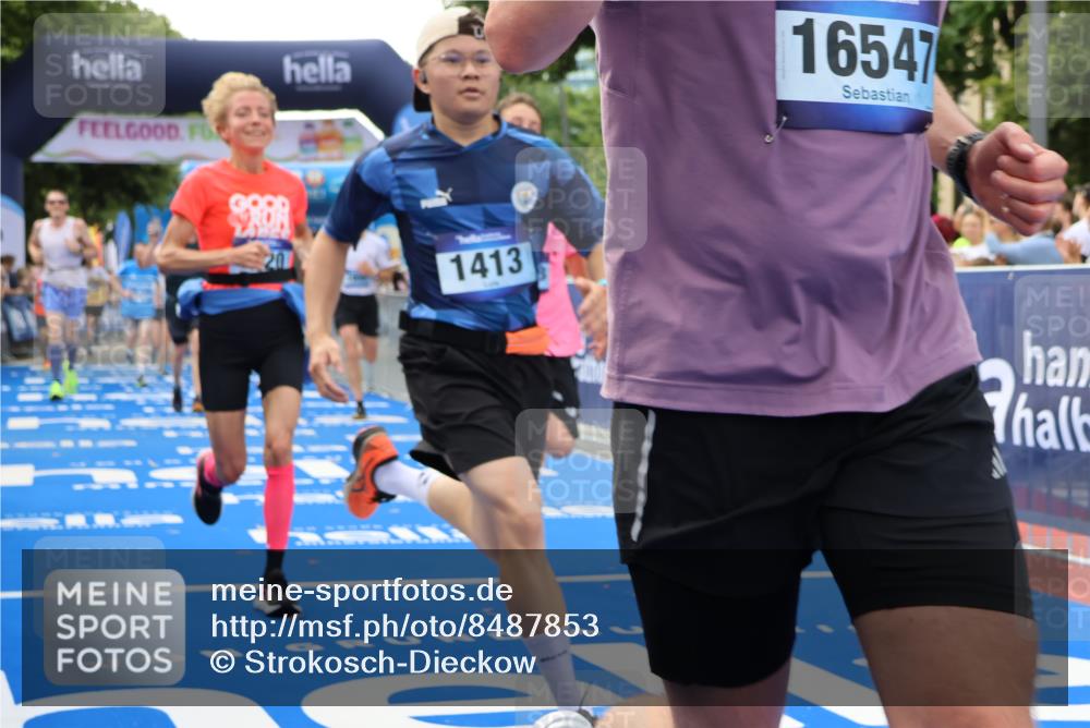 29.06.2025 - hella hamburg halbmarathon Strokosch-Dieckow http://msf.ph/oto/8487853 29.06.2025 10:44:19 Ziel 1057, 1220, 1413, 1415, 1902, 4310, 4691, 5275, 5884, 7005, 7191, 8722, 9444, 12159, 12327, 12528, 14687, 15225, 16301, 16316, 16547, 16803, 16893, 18691, 18806 meine-sportfotos.de