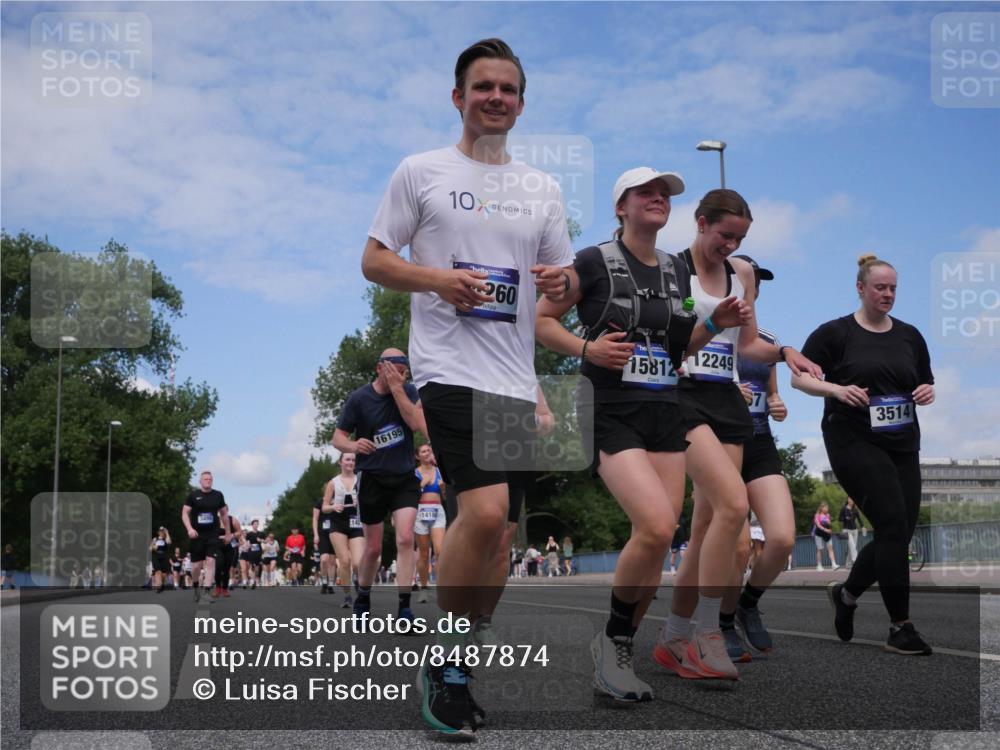 29.06.2025 - hella hamburg halbmarathon Luisa Fischer http://msf.ph/oto/8487874 29.06.2025 11:26:02 Kennedybrücke 3499, 16195, 1418, 10, 260, 15812, 2249, 3514, 2078, 2658, 3067, 3128, 3514, 5377, 5383, 5723, 6119, 8348, 8379, 9346, 10135 meine-sportfotos.de