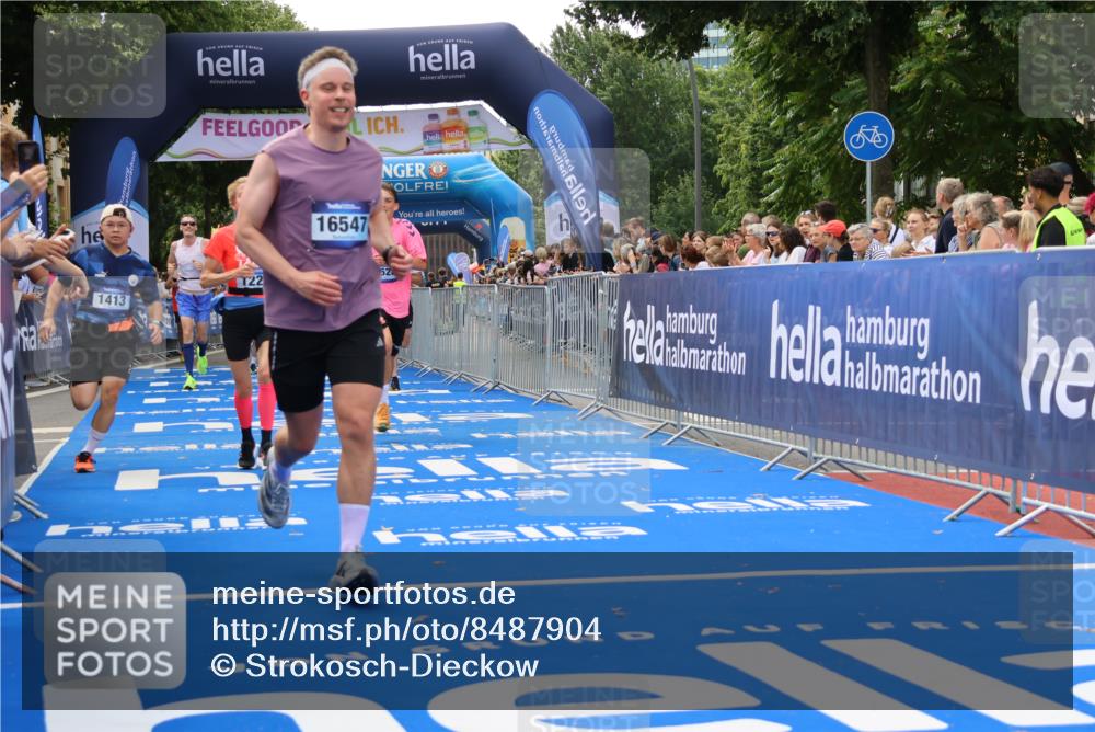 29.06.2025 - hella hamburg halbmarathon Strokosch-Dieckow http://msf.ph/oto/8487904 29.06.2025 10:44:18 Ziel 1220, 1413, 1415, 1902, 4310, 4691, 5275, 5884, 7005, 7191, 8722, 9444, 12159, 12327, 12528, 14686, 14687, 15225, 15280, 16301, 16316, 16547, 16803, 16893, 18691, 18806 meine-sportfotos.de