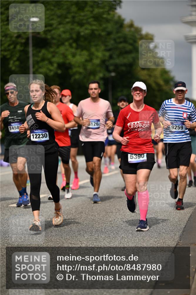 29.06.2025 - hella hamburg halbmarathon Dr. Thomas Lammeyer http://msf.ph/oto/8487980 29.06.2025 10:21:18 Kennedybrücke 1083, 1137, 1403, 2225, 2860, 2908, 3210, 3464, 3466, 3622, 5390, 5929, 5995, 6126, 6128, 6328, 6488, 6520, 6522, 6786, 6941, 6948, 7114, 7115, 7291, 7345, 8253, 8309, 8513, 8558, 8895, 8983, 9259, 9647, 10377, 10592, 10735 meine-sportfotos.de