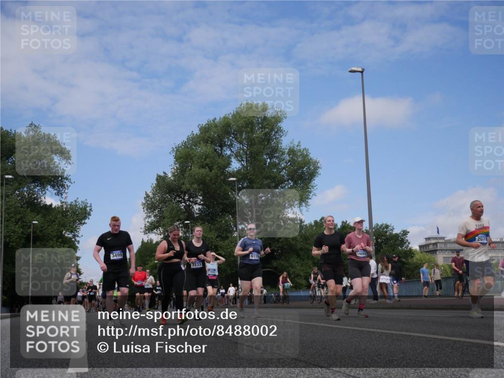 29.06.2025 - hella hamburg halbmarathon Luisa Fischer http://msf.ph/oto/8488002 29.06.2025 11:26:07 Kennedybrücke 3499, 7233, 17862, 18602, 6119, 2078, 2078, 2658, 3067, 5338, 6119, 7233, 8348, 9001, 9023 meine-sportfotos.de