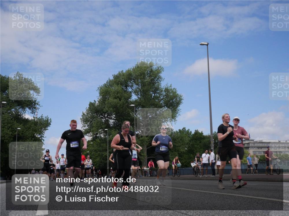 29.06.2025 - hella hamburg halbmarathon Luisa Fischer http://msf.ph/oto/8488032 29.06.2025 11:26:08 Kennedybrücke 3499, 18, 02, 6119, 2078, 3067, 3499, 5338, 6119, 7233, 8348, 9001, 9023 meine-sportfotos.de
