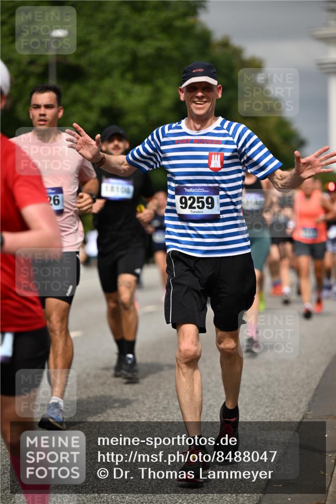 29.06.2025 - hella hamburg halbmarathon Dr. Thomas Lammeyer http://msf.ph/oto/8488047 29.06.2025 10:21:20 Kennedybrücke 1083, 1137, 1403, 2225, 2860, 2908, 3210, 3464, 3466, 3622, 3802, 3803, 5390, 5929, 5930, 5995, 6126, 6128, 6328, 6488, 6520, 6522, 6786, 6941, 7114, 7115, 7291, 7345, 7945, 8210, 8253, 8309, 8558, 8895, 8983, 9259, 9647, 10377, 10592, 10620, 10735 meine-sportfotos.de