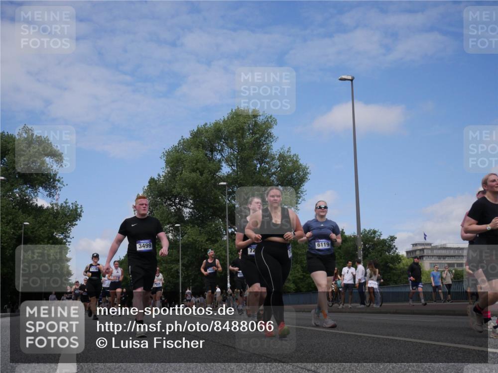29.06.2025 - hella hamburg halbmarathon Luisa Fischer http://msf.ph/oto/8488066 29.06.2025 11:26:09 Kennedybrücke 3499, 957, 1604, 160, 72, 6119, 2078, 3499, 5338, 6119, 6957, 7233, 8348, 9001, 9023 meine-sportfotos.de