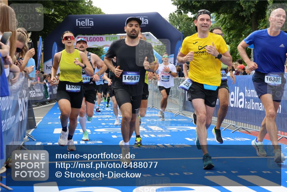 29.06.2025 - hella hamburg halbmarathon Strokosch-Dieckow http://msf.ph/oto/8488077 29.06.2025 10:44:13 Ziel 1220, 1413, 1415, 3021, 4999, 5231, 5275, 5884, 7005, 8722, 9444, 9633, 10193, 10930, 12159, 12528, 14686, 14687, 15225, 15280, 16301, 16316, 16547, 16648, 16893, 17748, 18691 meine-sportfotos.de