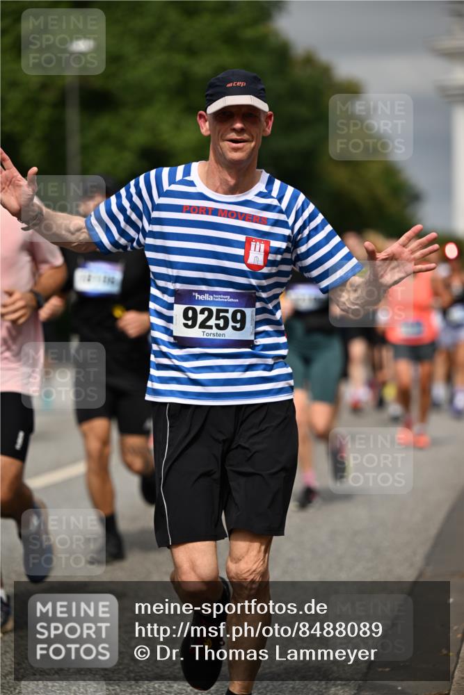 29.06.2025 - hella hamburg halbmarathon Dr. Thomas Lammeyer http://msf.ph/oto/8488089 29.06.2025 10:21:21 Kennedybrücke 1083, 1137, 1403, 2225, 2860, 2908, 3210, 3464, 3466, 3802, 3803, 5390, 5929, 5930, 5995, 6126, 6128, 6328, 6352, 6488, 6520, 6522, 6786, 6941, 7114, 7115, 7291, 7345, 7945, 8210, 8253, 8309, 8558, 8895, 8983, 9259, 9647, 10377, 10460, 10592, 10620, 10735 meine-sportfotos.de
