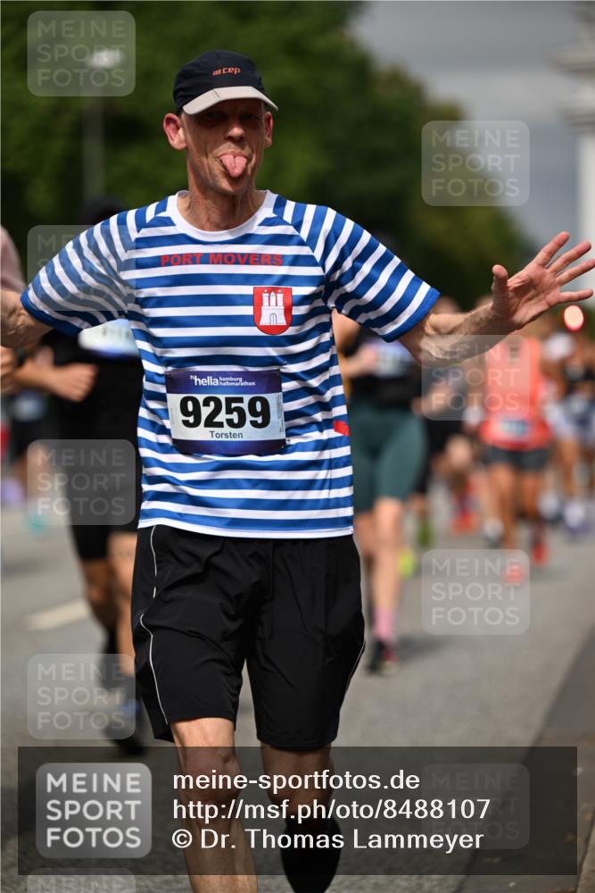 29.06.2025 - hella hamburg halbmarathon Dr. Thomas Lammeyer http://msf.ph/oto/8488107 29.06.2025 10:21:21 Kennedybrücke 1083, 1137, 1403, 2225, 2860, 2908, 3210, 3464, 3466, 3802, 3803, 5390, 5929, 5930, 5995, 6126, 6128, 6328, 6352, 6488, 6520, 6522, 6786, 6941, 7114, 7115, 7291, 7345, 7945, 8210, 8253, 8309, 8558, 8895, 8983, 9259, 9647, 10377, 10460, 10592, 10620, 10735 meine-sportfotos.de
