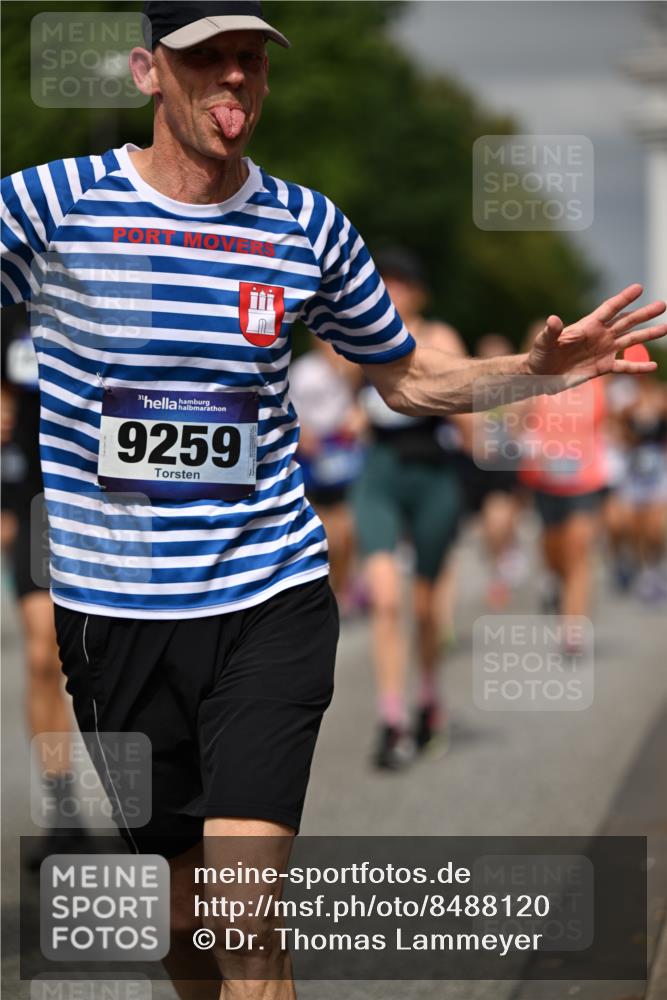 29.06.2025 - hella hamburg halbmarathon Dr. Thomas Lammeyer http://msf.ph/oto/8488120 29.06.2025 10:21:21 Kennedybrücke 1083, 1137, 1403, 2225, 2860, 2908, 3210, 3464, 3466, 3802, 3803, 5390, 5929, 5930, 5995, 6126, 6128, 6328, 6352, 6488, 6520, 6522, 6786, 6941, 7114, 7115, 7291, 7345, 7945, 8210, 8253, 8309, 8558, 8895, 8983, 9259, 9647, 10377, 10460, 10592, 10620, 10735 meine-sportfotos.de