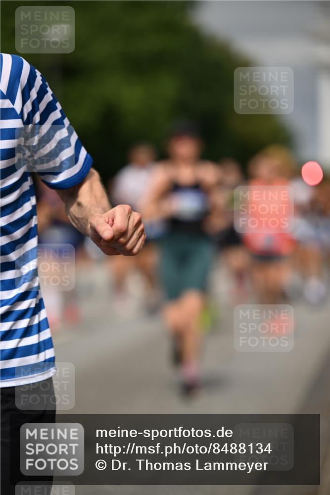 29.06.2025 - hella hamburg halbmarathon Dr. Thomas Lammeyer http://msf.ph/oto/8488134 29.06.2025 10:21:22 Kennedybrücke 1083, 1137, 1403, 2225, 2860, 2908, 3210, 3464, 3466, 3802, 3803, 4852, 5390, 5929, 5930, 5995, 6126, 6128, 6328, 6352, 6520, 6522, 6786, 6941, 7114, 7115, 7291, 7345, 7945, 8210, 8253, 8309, 8433, 8558, 8895, 8983, 9259, 9647, 9848, 10377, 10460, 10592, 10620, 10735 meine-sportfotos.de