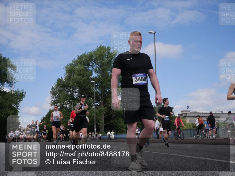 29.06.2025 - hella hamburg halbmarathon Luisa Fischer http://msf.ph/oto/8488178 29.06.2025 11:26:12 Kennedybrücke 9023, 3499, 16033, 2078, 3499, 5338, 6119, 6400, 6957, 7233, 8348, 9001, 9023 meine-sportfotos.de