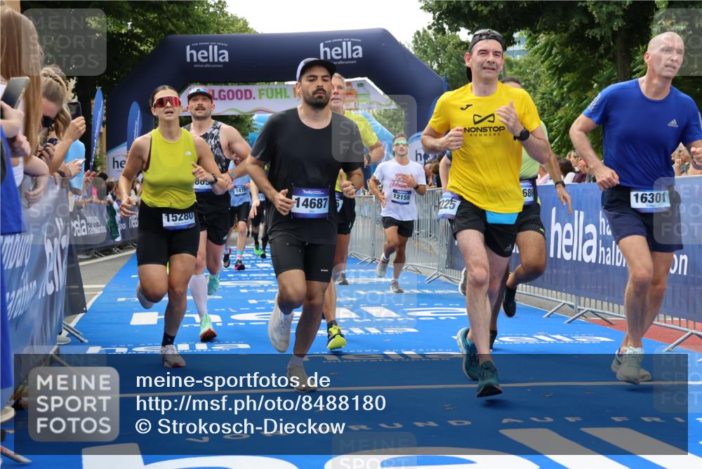 29.06.2025 - hella hamburg halbmarathon Strokosch-Dieckow http://msf.ph/oto/8488180 29.06.2025 10:44:13 Ziel 1220, 1413, 1415, 3021, 4999, 5231, 5275, 5884, 7005, 8722, 9444, 9633, 10193, 10930, 12159, 12528, 14686, 14687, 15225, 15280, 16301, 16316, 16547, 16648, 16893, 17748, 18691 meine-sportfotos.de