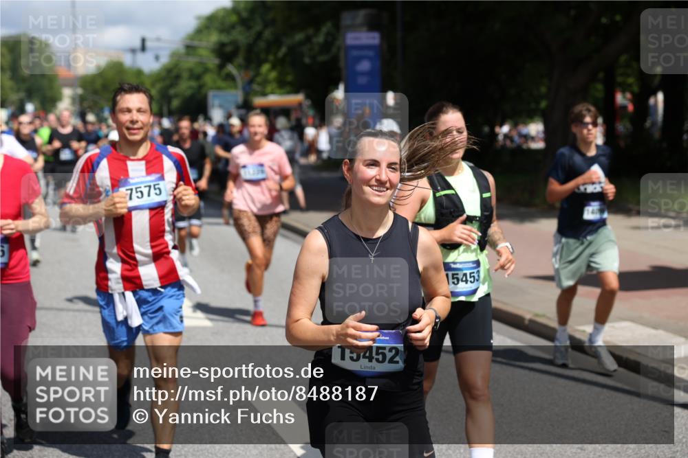29.06.2025 - hella hamburg halbmarathon Yannick Fuchs http://msf.ph/oto/8488187 29.06.2025 11:36:42 20KM 1118, 1192, 1901, 2067, 2534, 3307, 3432, 3653, 3873, 5564, 5847, 5849, 5876, 6088, 6362, 6363, 6806, 6866, 7118, 7119, 7244, 7506, 7575, 7576, 7589, 7661, 8021, 8198, 8199, 8300, 8301, 8549, 8612, 8674, 8706, 8865, 8866, 9432, 10696, 10835, 11229, 11242, 11550, 11740, 11826, 13330, 13970, 13971, 14096, 14608, 14851, 15452, 15453, 15685, 16352, 16388, 16582, 16706, 16916, 17041, 17684, 18864 meine-sportfotos.de