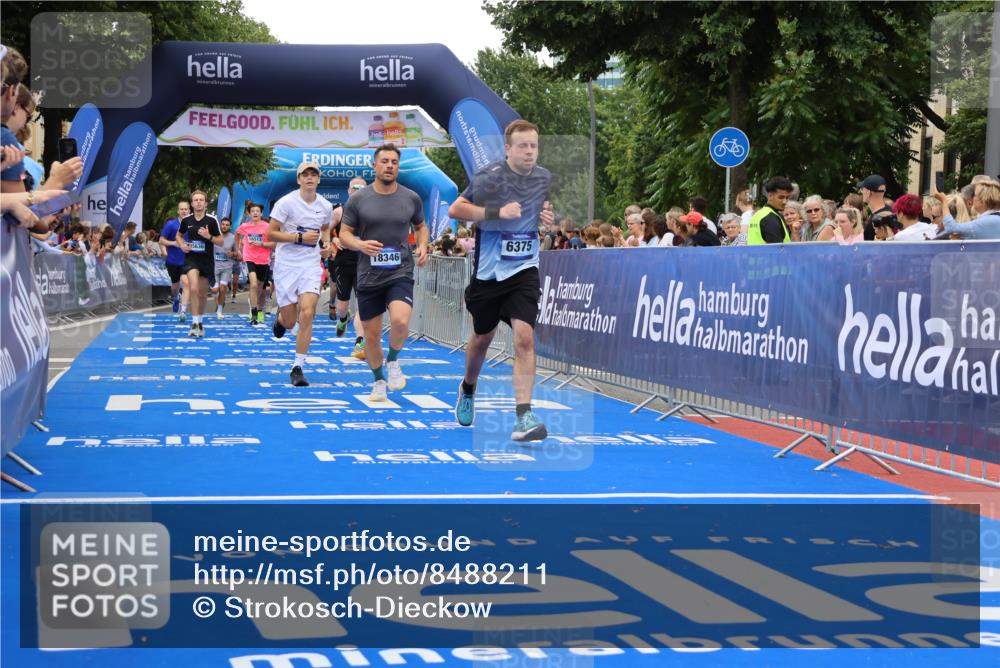 29.06.2025 - hella hamburg halbmarathon Strokosch-Dieckow http://msf.ph/oto/8488211 29.06.2025 10:45:12 Ziel 2188, 2270, 4997, 5706, 6054, 6375, 6575, 6819, 7087, 9105, 9302, 10064, 10313, 12783, 15365, 15563, 15636, 15651, 15741, 15760, 16513, 16685, 16689, 17120, 17960, 18346, 18718 meine-sportfotos.de