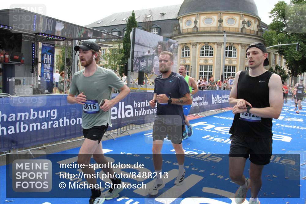 29.06.2025 - hella hamburg halbmarathon Michael Strokosch http://msf.ph/oto/8488213 29.06.2025 10:44:12 Ziel 1391, 2816, 3021, 4999, 5231, 9633, 10193, 10930, 12159, 13123, 14686, 14687, 15225, 15280, 16506, 16648, 16697, 17748, 17977, 18004, 18691 meine-sportfotos.de