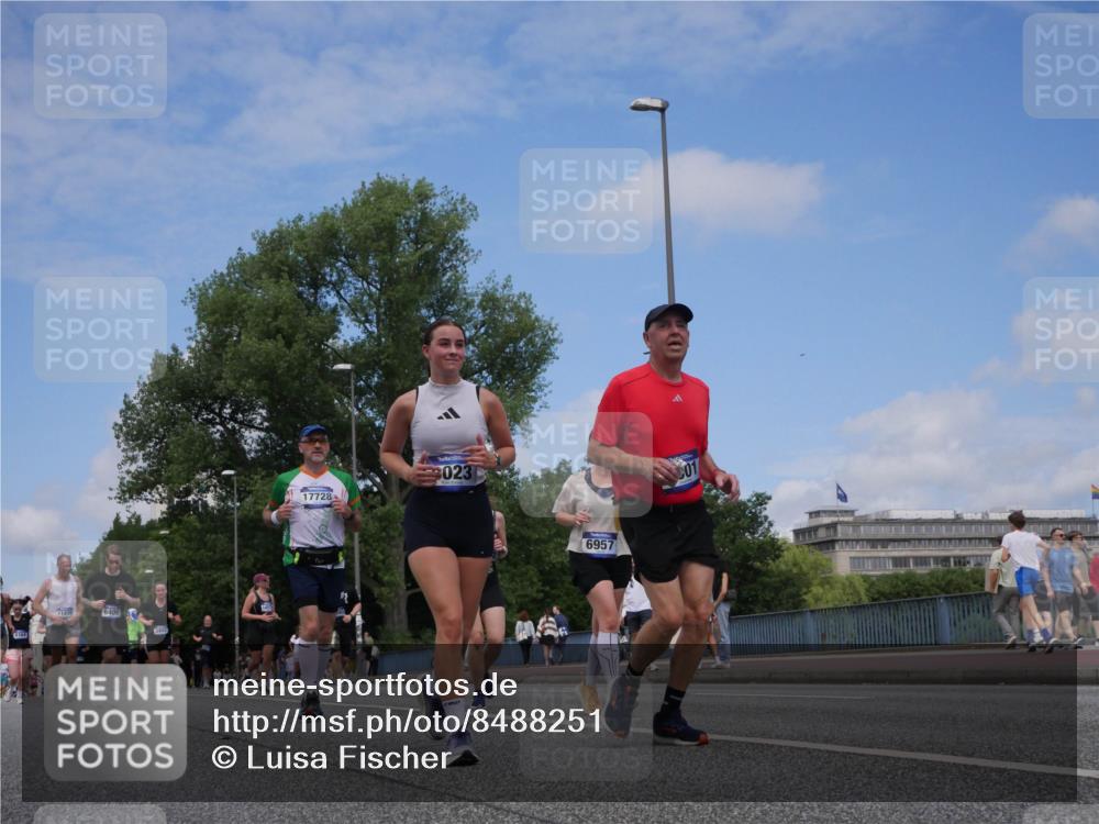 29.06.2025 - hella hamburg halbmarathon Luisa Fischer http://msf.ph/oto/8488251 29.06.2025 11:26:15 Kennedybrücke 8164, 11475, 6400, 17728, 023, 6957, 3499, 5338, 6119, 6400, 6957, 7233, 8164, 8348, 9001, 9023 meine-sportfotos.de