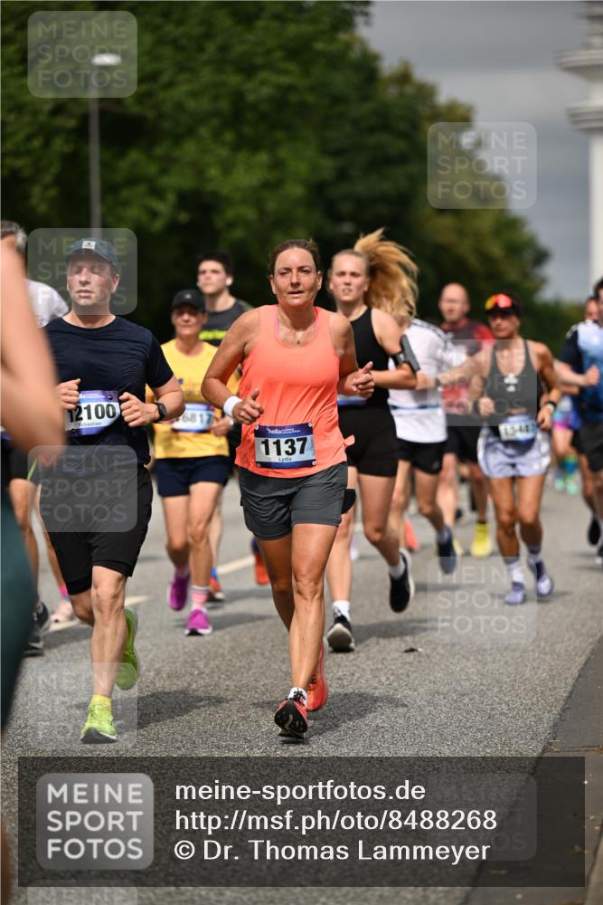 29.06.2025 - hella hamburg halbmarathon Dr. Thomas Lammeyer http://msf.ph/oto/8488268 29.06.2025 10:21:24 Kennedybrücke 1083, 1137, 1403, 1795, 2225, 2860, 2908, 3210, 3464, 3466, 3802, 3803, 4852, 5390, 5929, 5930, 5995, 6126, 6128, 6328, 6352, 6520, 6522, 6786, 7114, 7115, 7291, 7945, 8210, 8253, 8309, 8433, 8558, 8895, 8983, 9259, 9400, 9647, 9848, 10377, 10460, 10592, 10620, 10735 meine-sportfotos.de