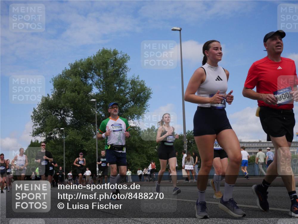 29.06.2025 - hella hamburg halbmarathon Luisa Fischer http://msf.ph/oto/8488270 29.06.2025 11:26:16 Kennedybrücke 6400, 1147, 11476, 14579, 18893, 17728, 900, 12202, 95, 3499, 5338, 5945, 6400, 6957, 7233, 8164, 9001, 9023 meine-sportfotos.de