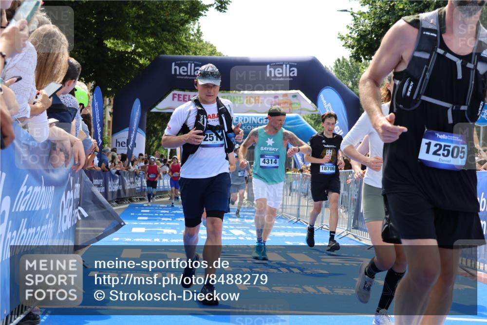 29.06.2025 - hella hamburg halbmarathon Strokosch-Dieckow http://msf.ph/oto/8488279 29.06.2025 11:29:56 Ziel 2514, 4314, 4361, 4378, 5798, 6956, 7162, 10653, 10710, 12505, 14392, 14433, 14439, 15847, 16246, 17560, 18109, 18369, 18706 meine-sportfotos.de