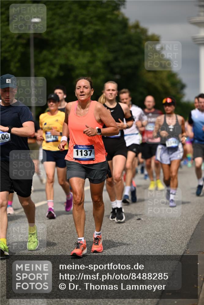 29.06.2025 - hella hamburg halbmarathon Dr. Thomas Lammeyer http://msf.ph/oto/8488285 29.06.2025 10:21:24 Kennedybrücke 1083, 1137, 1403, 1795, 2225, 2860, 2908, 3210, 3464, 3466, 3802, 3803, 4852, 5390, 5929, 5930, 5995, 6126, 6128, 6328, 6352, 6520, 6522, 6786, 7114, 7115, 7291, 7945, 8210, 8253, 8309, 8433, 8558, 8895, 8983, 9259, 9400, 9647, 9848, 10377, 10460, 10592, 10620, 10735 meine-sportfotos.de