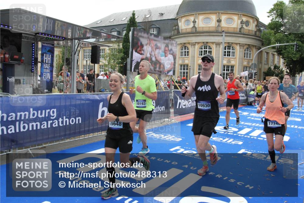 29.06.2025 - hella hamburg halbmarathon Michael Strokosch http://msf.ph/oto/8488313 29.06.2025 10:44:15 Ziel 1415, 3021, 4999, 5231, 5884, 7005, 8722, 9633, 10193, 10930, 12159, 14686, 14687, 15225, 15280, 16301, 16316, 16648, 17748, 18691 meine-sportfotos.de